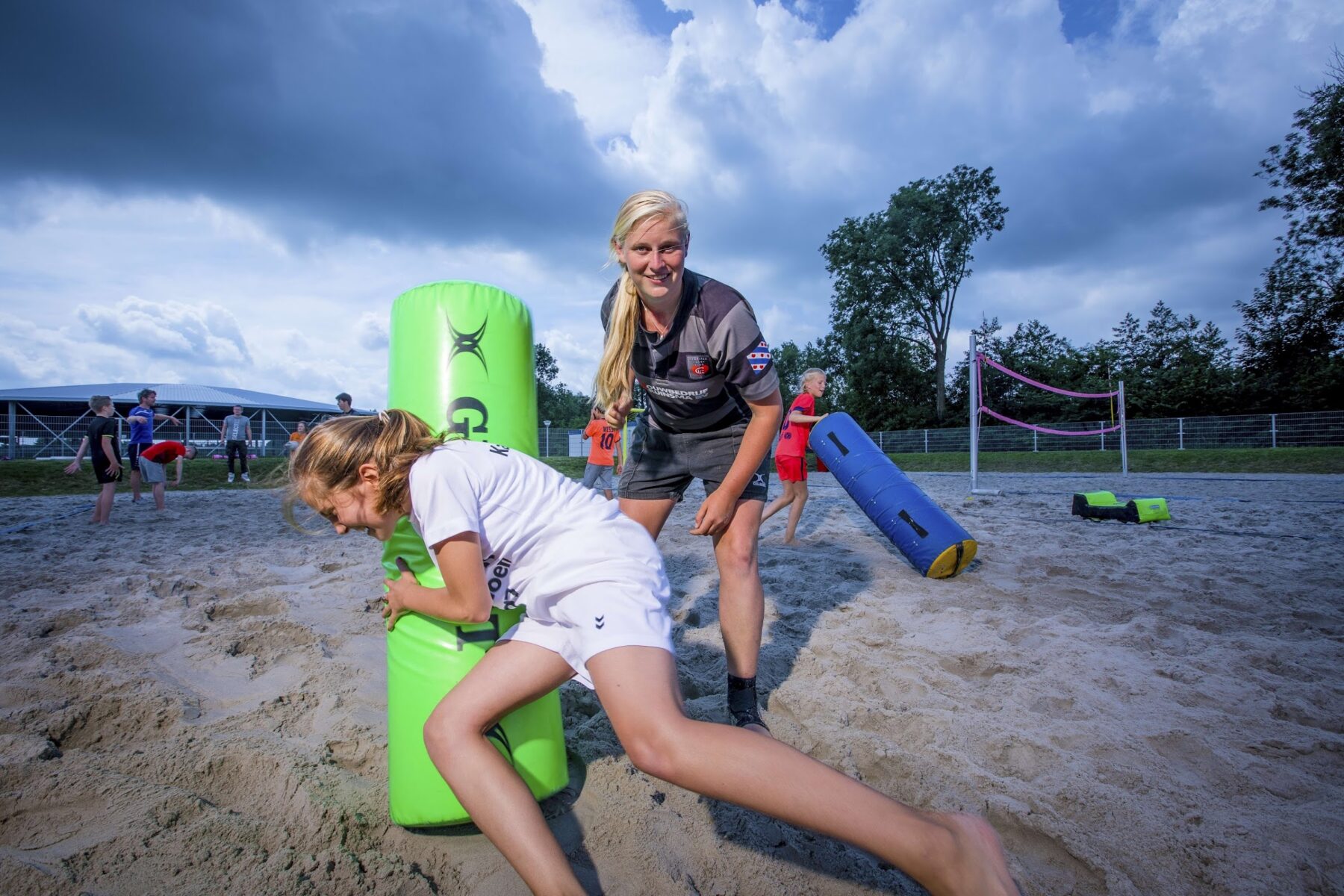 Rugby op zand in Waadhoeke